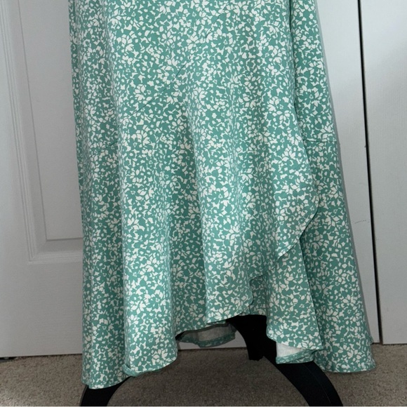 Lands' End Women’s Green Floral Midi wrap Dress Cool short sleeves Boho L/P - Picture 3 of 12